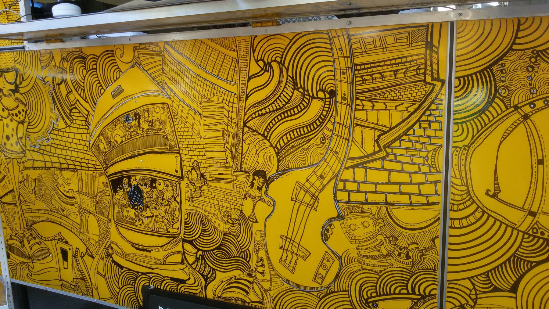 Superfície customizada em amarelo / vista ampla / 2016