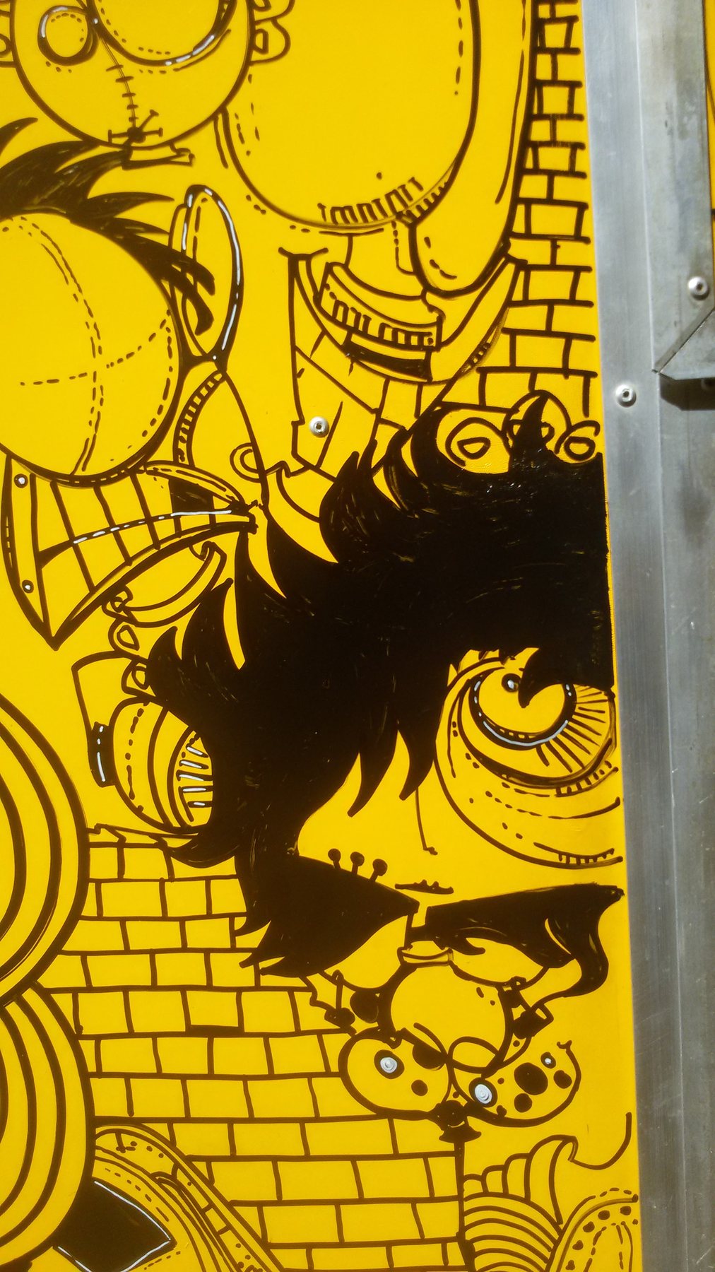 Superfície customizada em amarelo / personagem / 2016