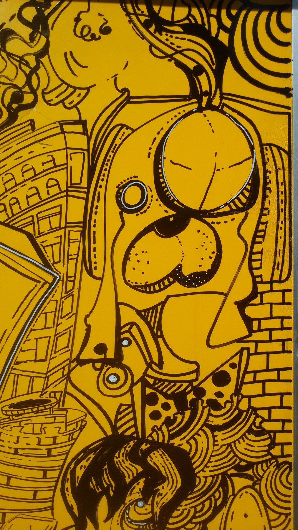 Superfície customizada em amarelo / desenho e matéria / 2016