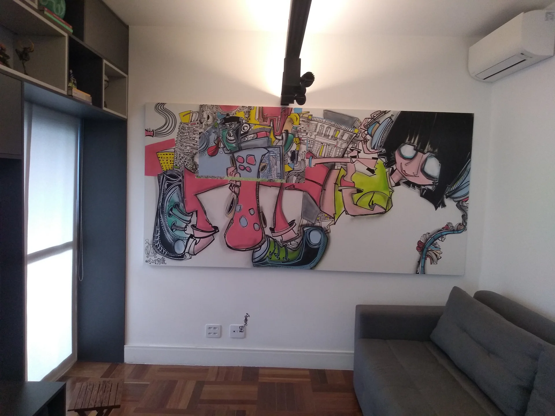 Dois painéis de Marcelo Zuffo em ambiente residencial